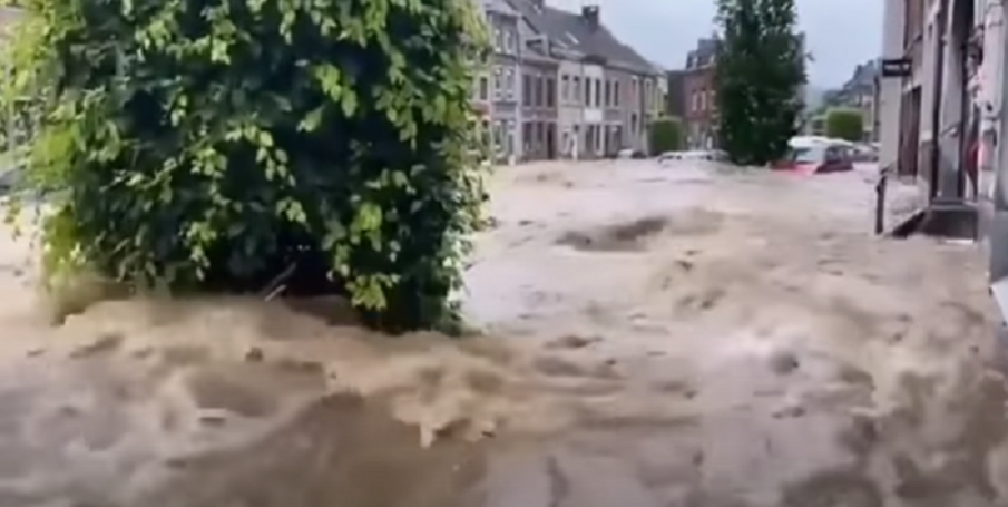 БЕДСТВИЕ: Стотици евакуирани заради придошла река край Лиеж (ВИДЕО)