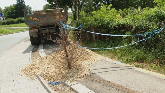 УЖАСЯВАЩ ИНЦИДЕНТ: Мъж пропадна в дупка на неосветена велоалея във Варна и се потроши