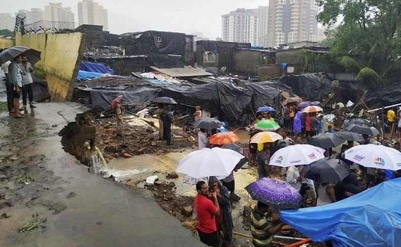 Свлачища взеха жертви в Мумбай
