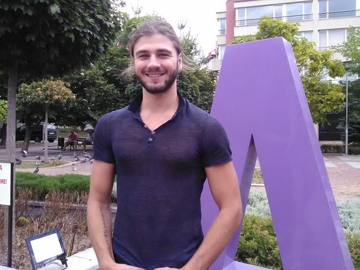 Юрист и боксьор, ученик на Маестрото, представя нова изложба във Варна