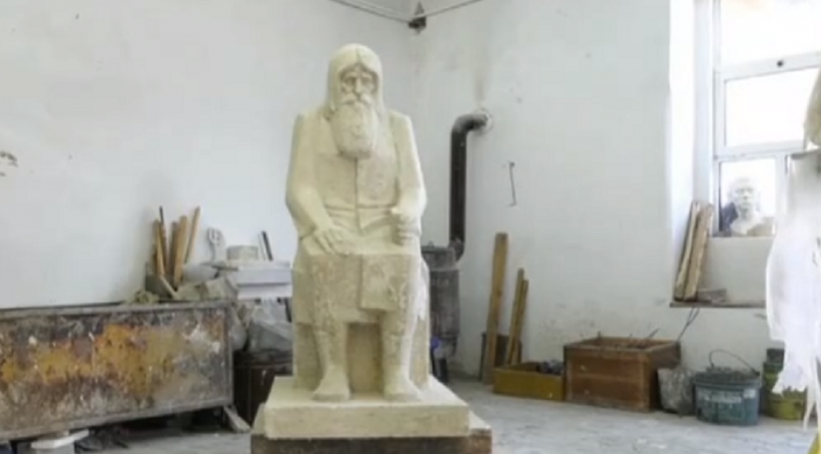 Ученици изработват паметник на дядо Добри