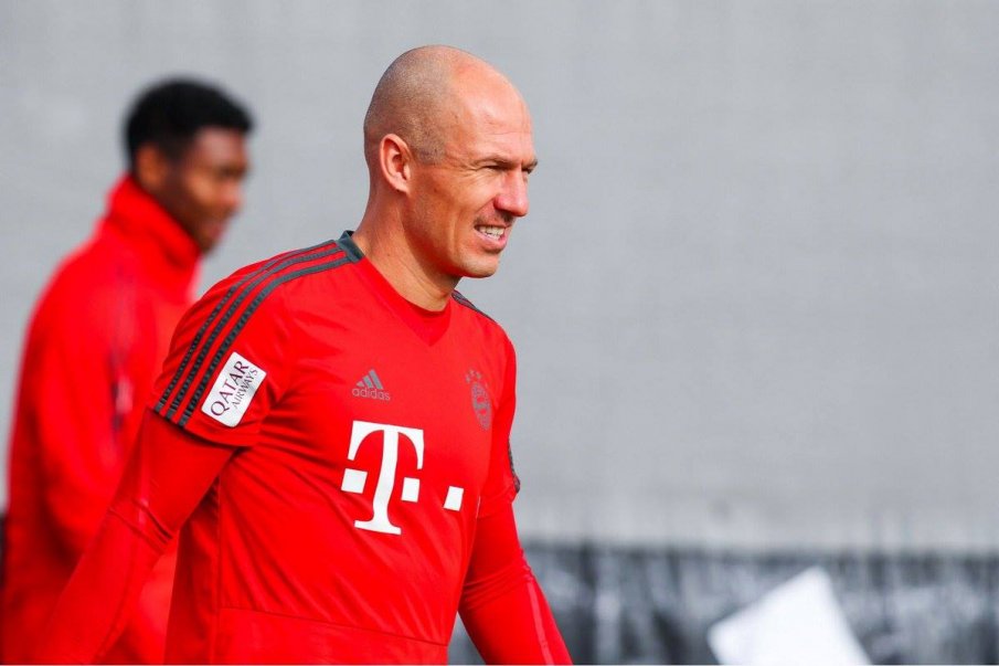 Голяма звезда на Байерн и Нидерландия окачи бутонките на пирона