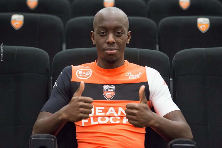 Футболист на Лориен показа лицето си, след като бе залят с киселина (СНИМКА)