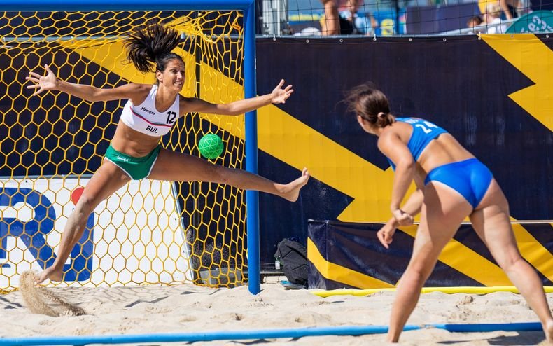 Ясни са четвъртфиналистите на Европейското първенство по плажен хандбал (СНИМКИ)
