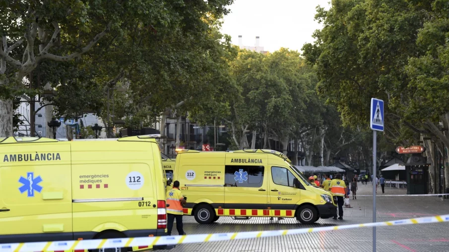 Кола се вряза в кафене в Марбеля