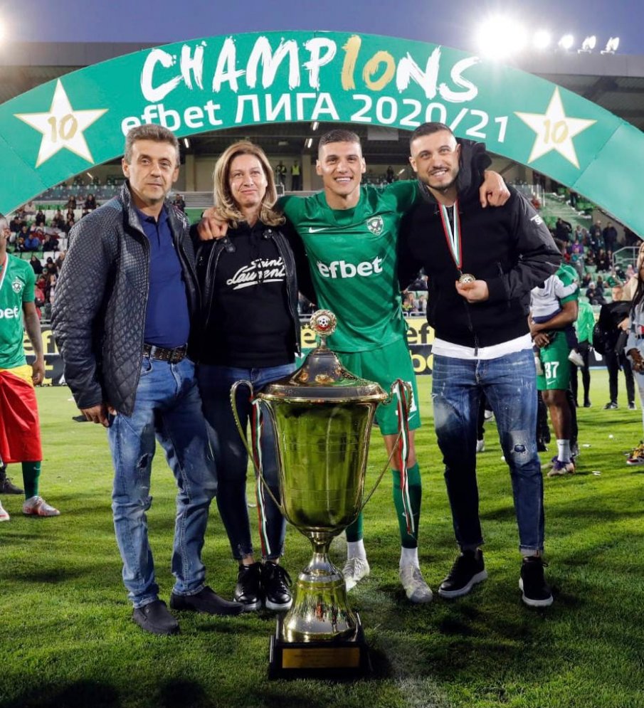 И гръцки гранд се нареди на опашката за Десподов