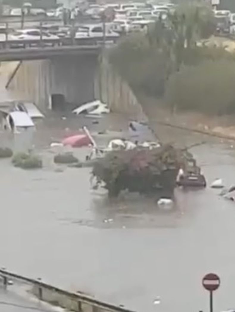 Наводнения и свлачища в Северна Италия след нови дъждове