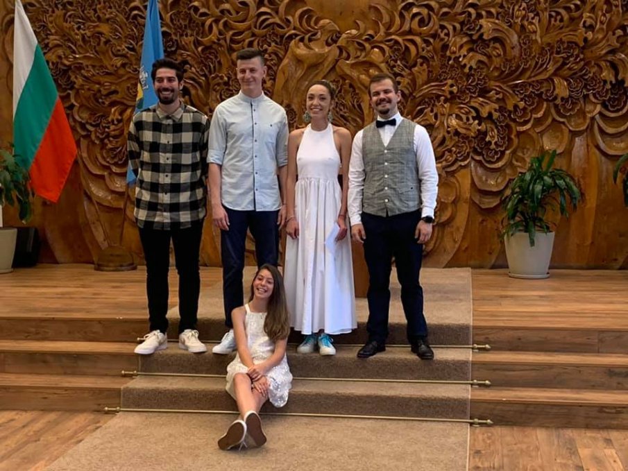 Щерката на Кака Лара се омъжи по кецове (СНИМКИ)