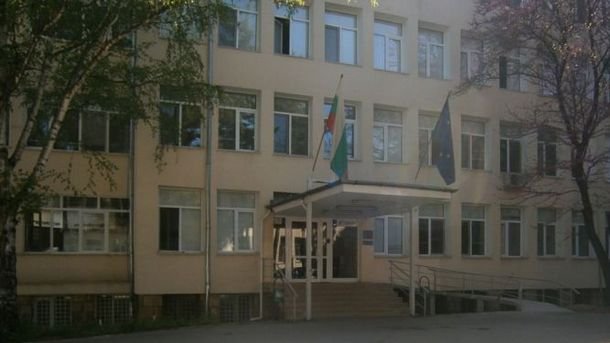 Издигат паметна плоча с имена на жертви на COVID-19 в двора на кюстендилската болница