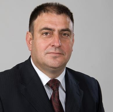 Бивш депутат от БСП катастрофира тежко! Пенко Атанасов е в болница с множество фрактури след удар в ТИР