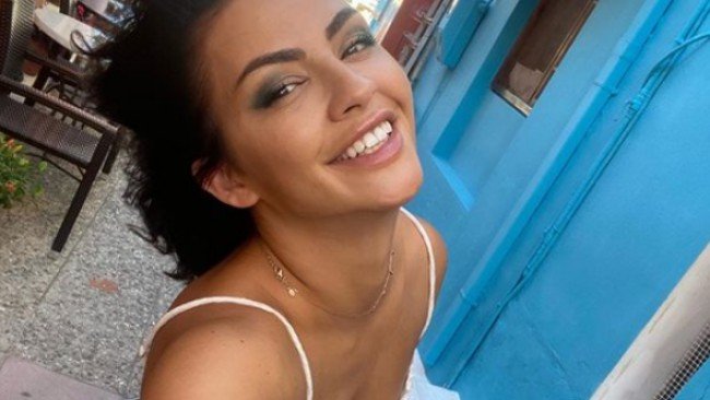 Деси Цонева избухна, фенове я нападнаха заради гърдите ѝ