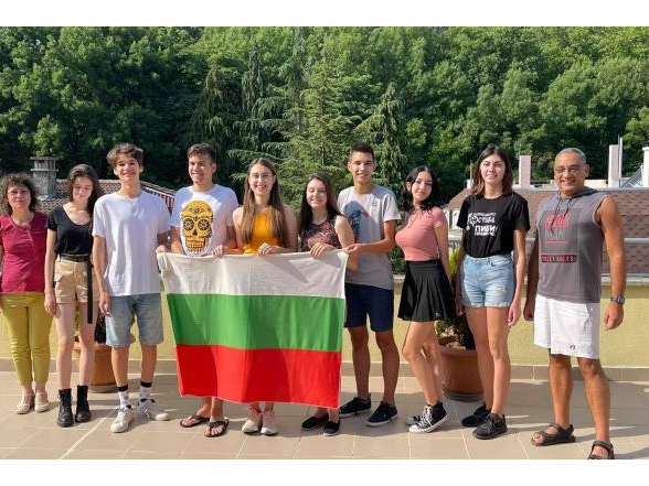 БРАВО: Български ученици с два сребърни медала от Международна олимпиада по лингвистика