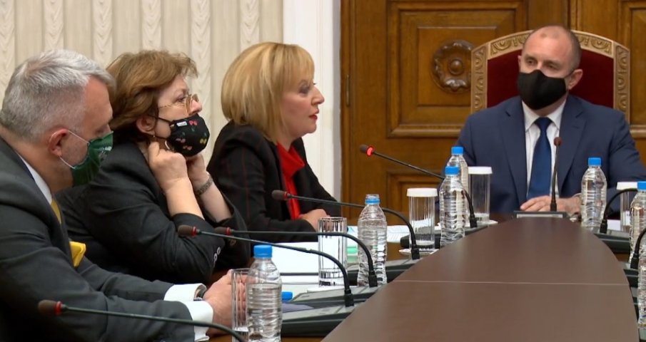 ИЗВЪНРЕДНО В ПИК TV: Мая Манолова и хората й с първи коментар след консултациите при Радев (ОБНОВЕНА)