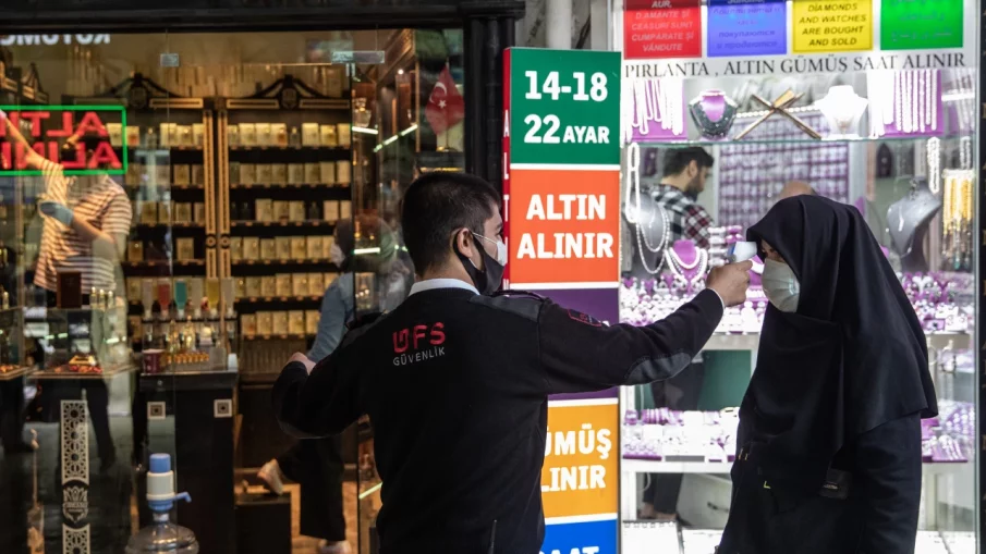 Рекорден скок на заразените с коронавирус в Турция