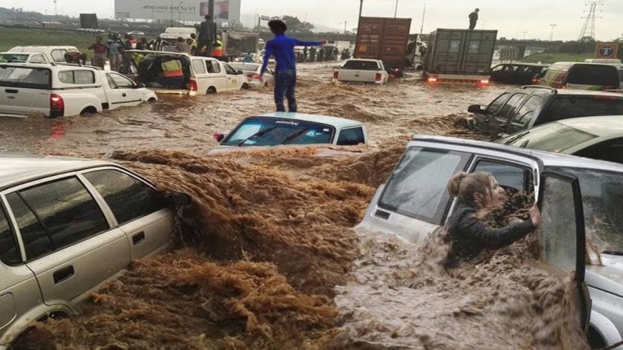 АД: Евакуираха 200 след наводнения в Турция (ВИДЕО)