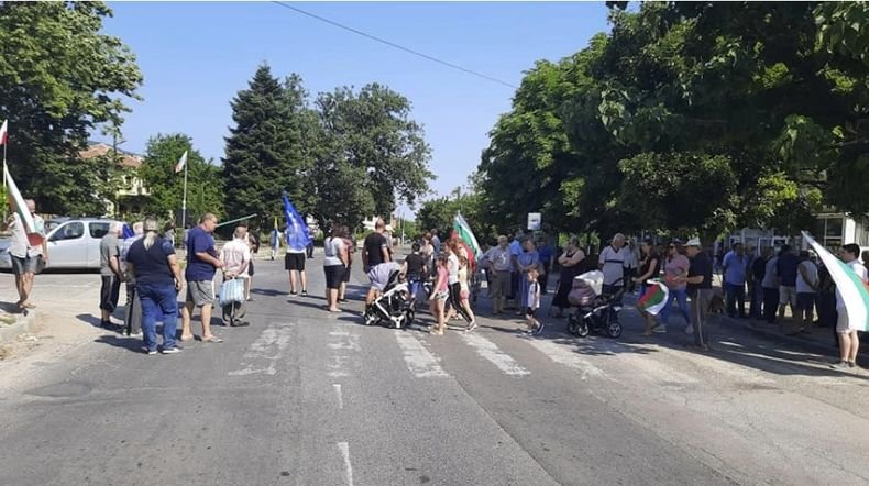 Протест заради липса на вода блокира за кратко пътя Пловдив – Кърджали