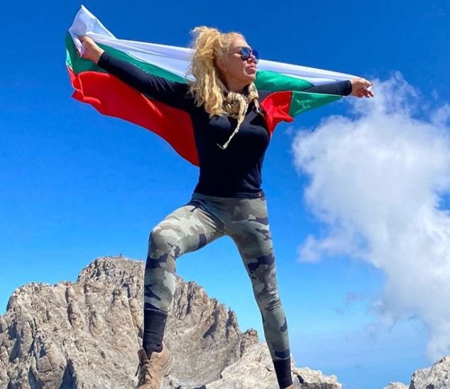 Ваня Червенкова изкачи връх Камен дел