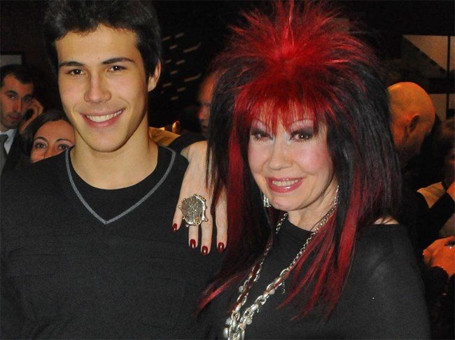 Петя Буюклиева вдигна тежка сватба (СНИМКИ)