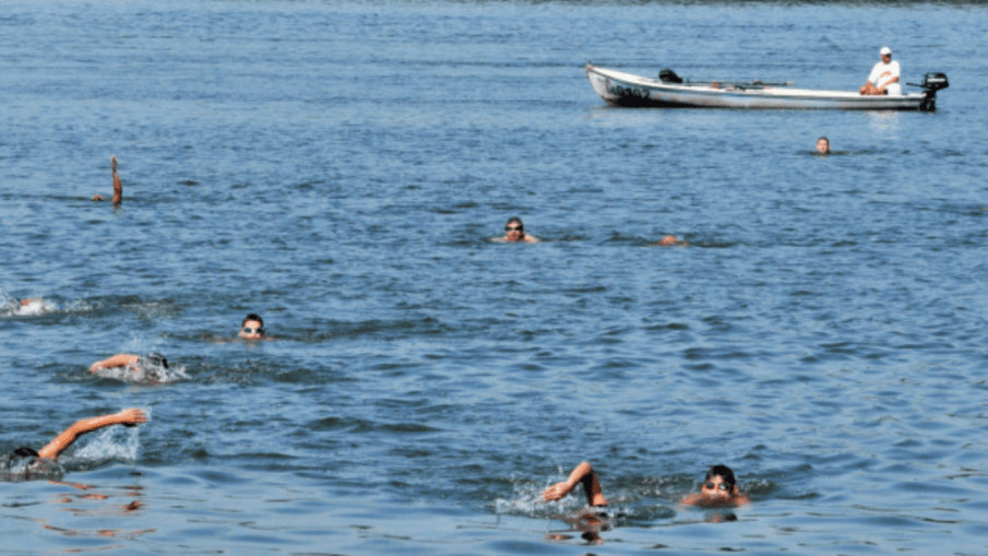 СМЕЛЧАЦИ: Майка и син победиха в преплуването на Дунав