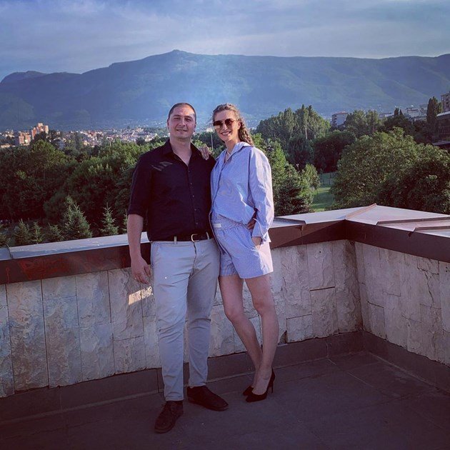 Златно момиче чака бебе