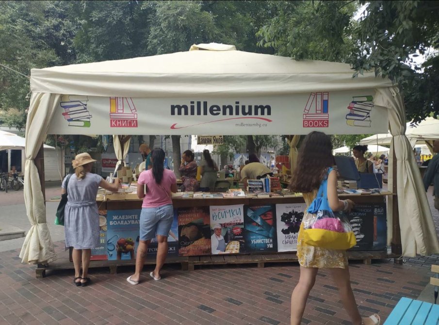 Сталин, Хитлер, Недялко Йорданов, Валери Петров и Ванга - невероятно намалени в центъра на Варна