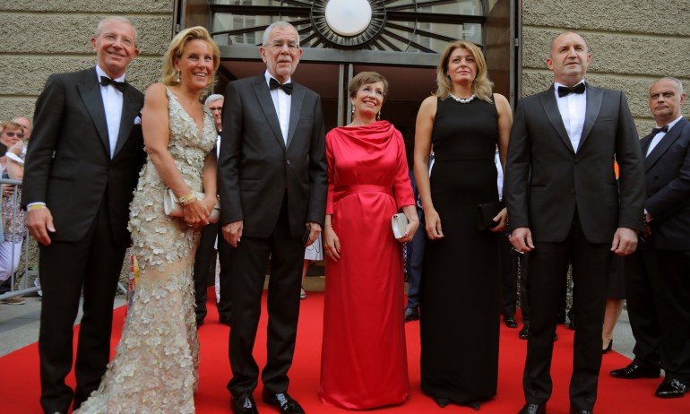 МРЕЖАТА ЗА РАДЕВ: Дон Жуан кога се връща от опера? Ще връчва ли мандат? Ще посети ли ваксинационен пункт?