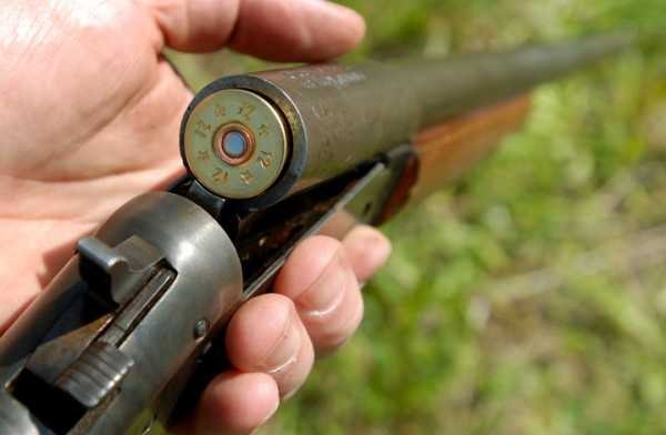 Мъж се простреля в бузата с ловна пушка