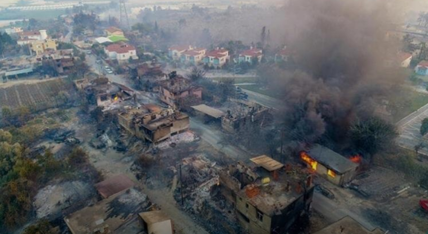 Огнен ад доведе до евакуация в южен турски град