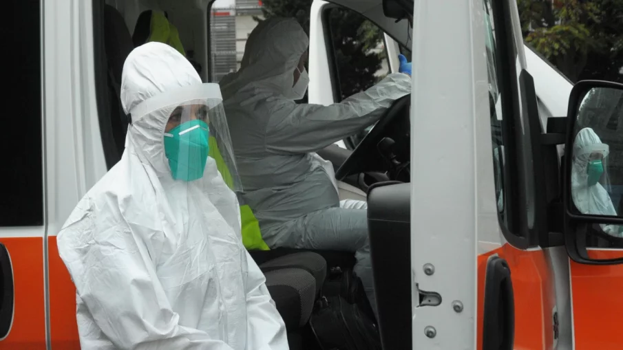 Обсъжда се промяна в цената на клиничната пътека за COVID-19