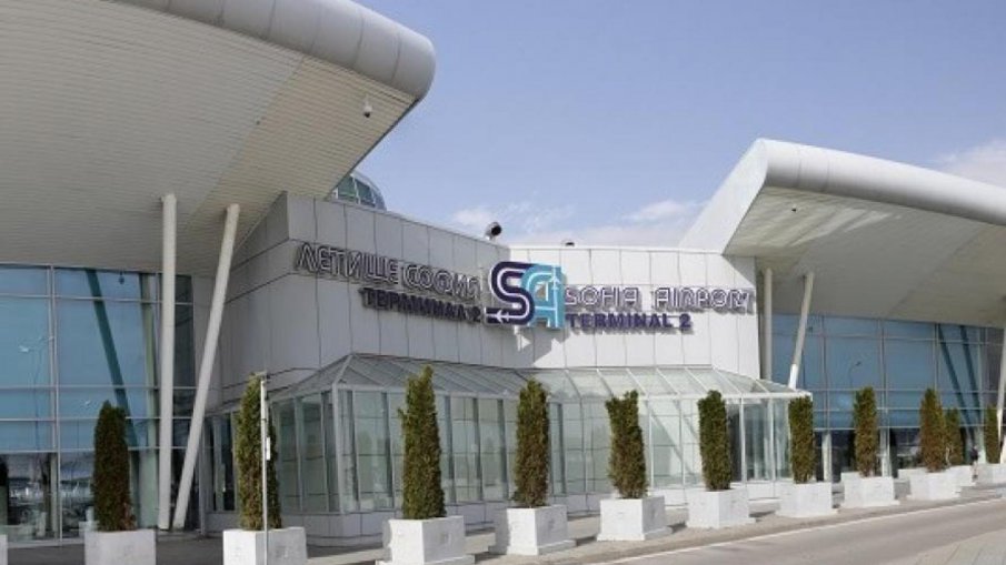 ОТ ДНЕС: Нови правила за пристигащите от страни в червената зона