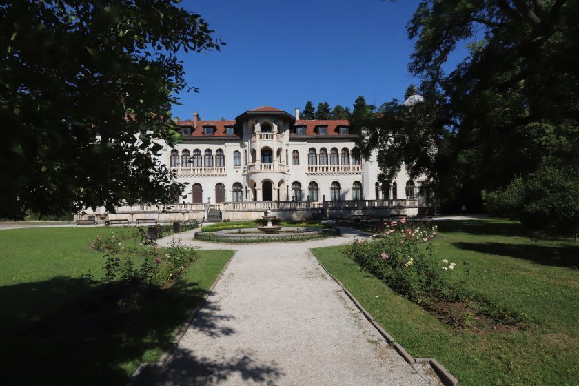 Царското семейство няма да завежда дела за обезщетения за двореца Врана