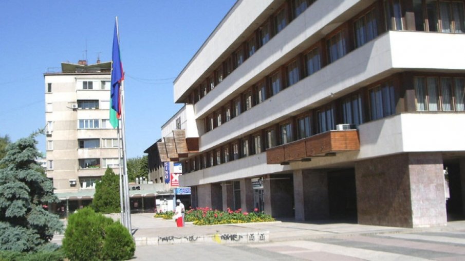 Общината в Ямбол тегли заем, за да подмени уличното осветление и да ремонтира улици и тротоари