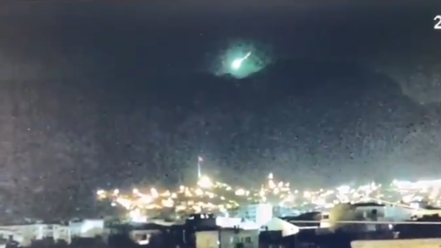 Метеорит падна в Измир и отприщи конспиративни теории за лоши поличби