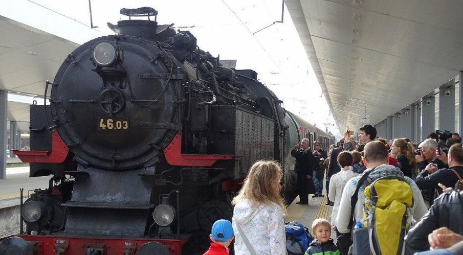 По стъпките на Вазов из дефилето с влак през уикенда