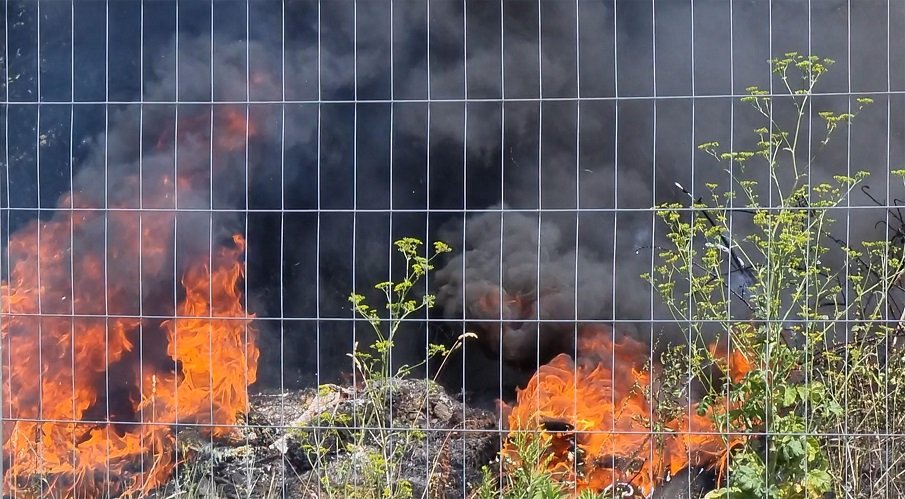 Пожар избухна близо до Околовръстното в София (СНИМКИ)