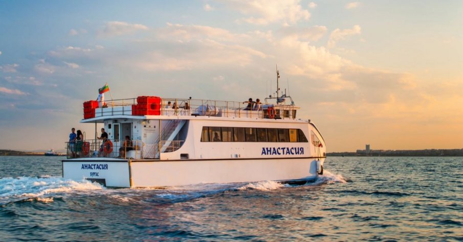 Корабът „Анастасия“ с нов курс
