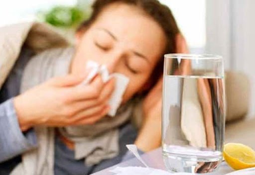 Как да различим симптомите на COVID-19 от настинка и грип