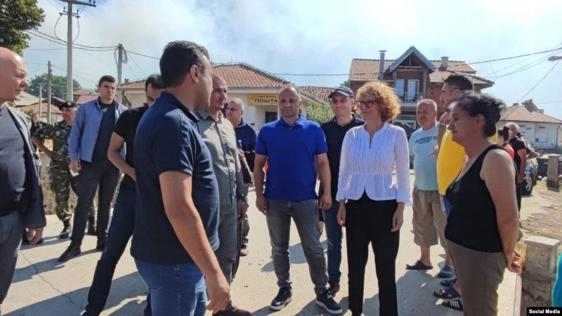 Зоран Заев прекъсна отпуската си заради пожарите