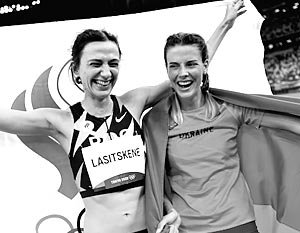 ЛОВ НА ВЕЩИЦИ! В Киев искат обяснения от състезателка за снимка с руска шампионка