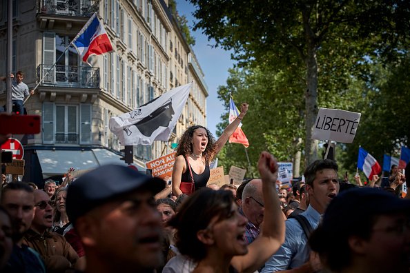 Франция се готви за протести срещу новите ограничителни COVID мерки