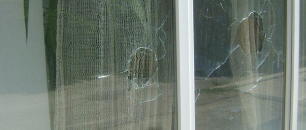 Арестуваха велинградчанин, строшил стъклата в къщата на съседа си