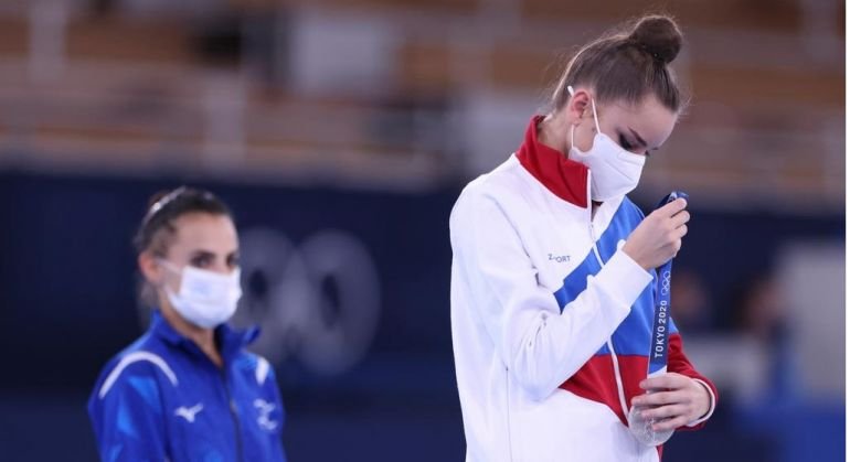 Руснаците на Олимпиадата бесни на съдиите, скачат срещу нашите спортисти