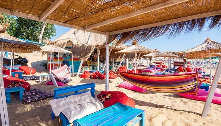 Охранител в бар на къмпинг Каваци задигна 1000 лв. от туристка