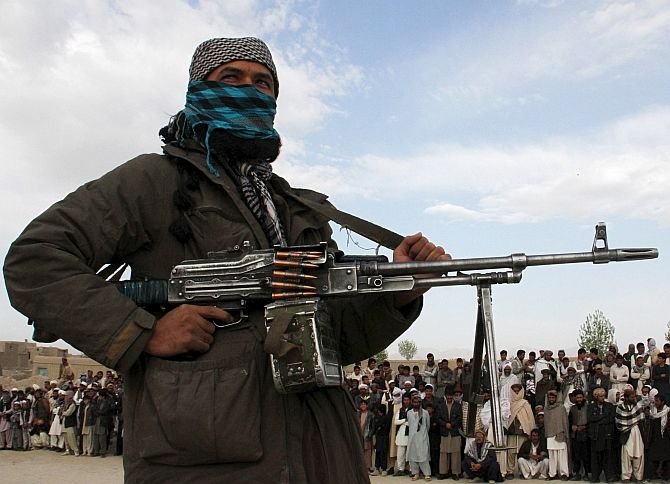 Талибаните връщат рязането на ръце и екзекуциите