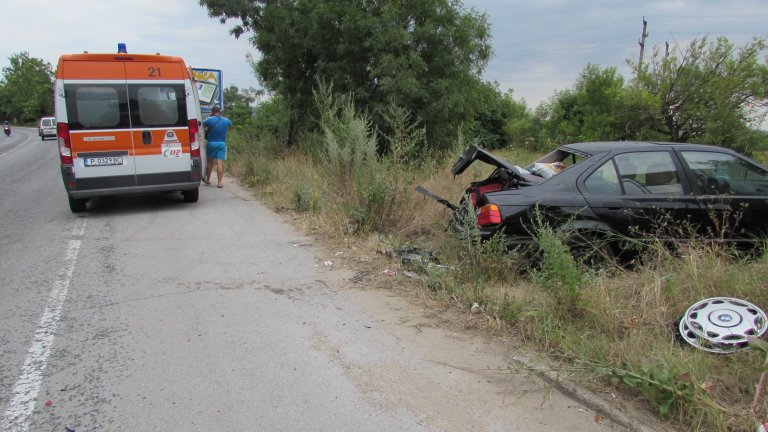 Шофьор загина в автомеле край Овча могила