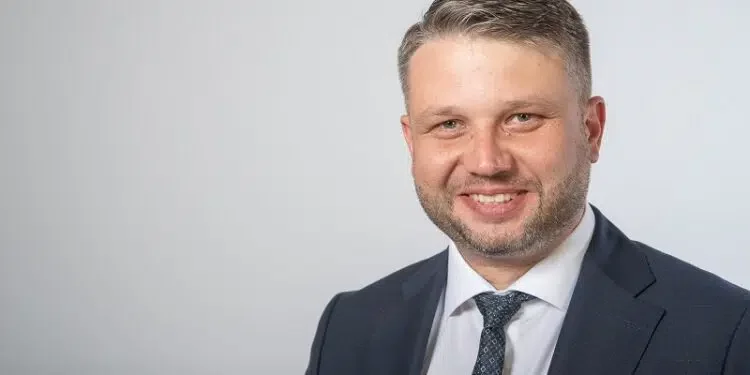 ЕКШЪН: Набиха председателя на Общинския съвет в Каварна в дискотека