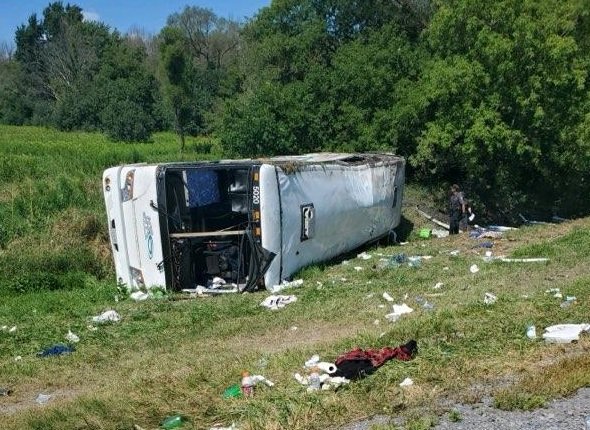 Жестока катастрофа с автобус в щата Ню Йорк -десетки са ранени (СНИМКИ)