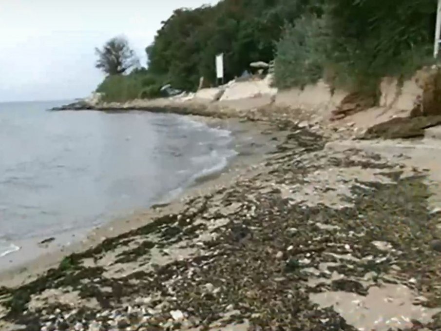 Плаж Журналист изчезва заради бетонни съоръжения