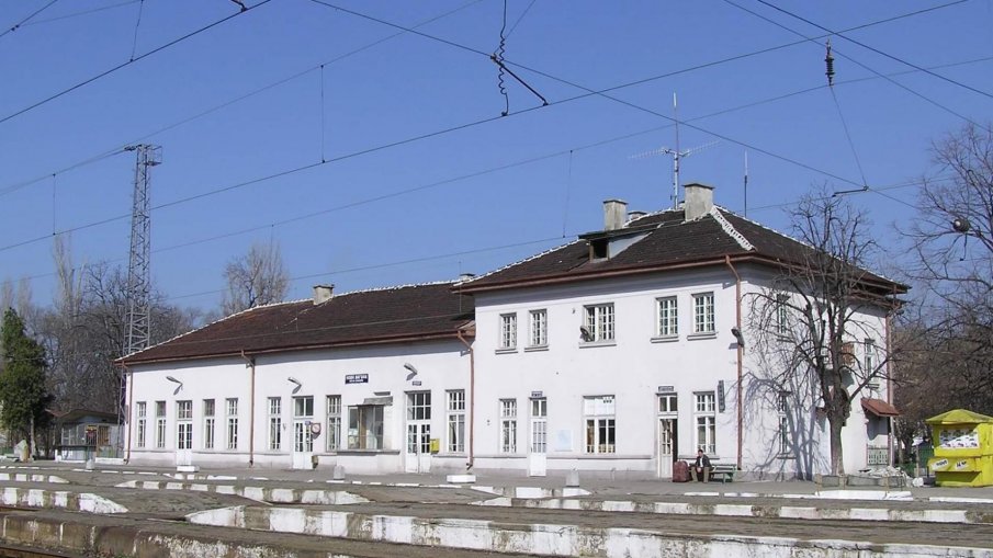 Нова Загора излиза на протест, брани старата си жп гара