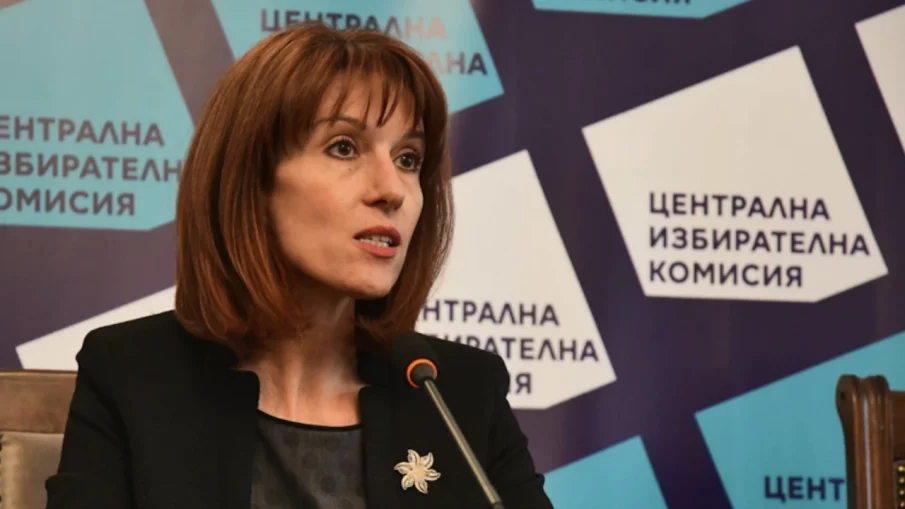 Привикват шефката на ЦИК в парламента за казуса избори 2 в 1